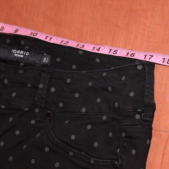 Torrid Black & Gray Polka Dots Mid Rise Zipper Leg Denim Jeans Women's Size 16R - Picture 13 of 15